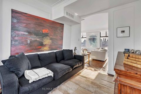 Photo 17 at 12 - 423 Avenue Road, St. Clair, Toronto