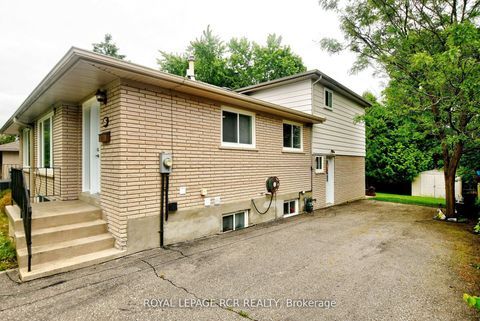 Photo 2 at 15 McDonald Drive, Aurora Heights, Aurora