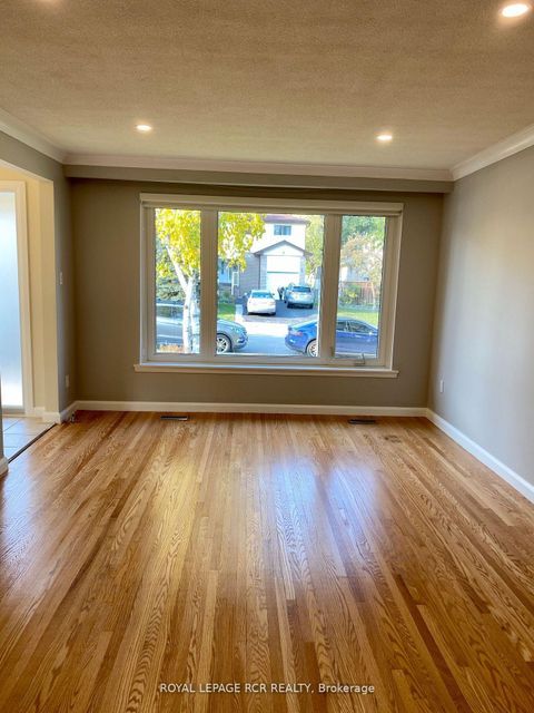 Photo 11 at 15 McDonald Drive, Aurora Heights, Aurora
