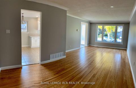Photo 12 at 15 McDonald Drive, Aurora Heights, Aurora