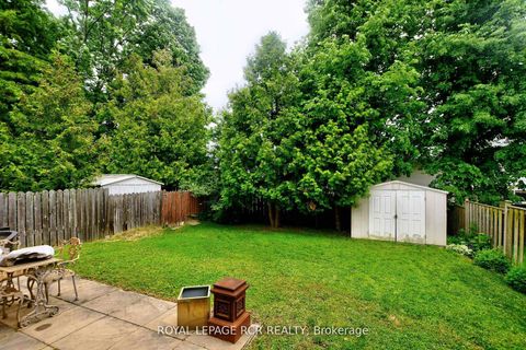 Photo 29 at 15 McDonald Drive, Aurora Heights, Aurora