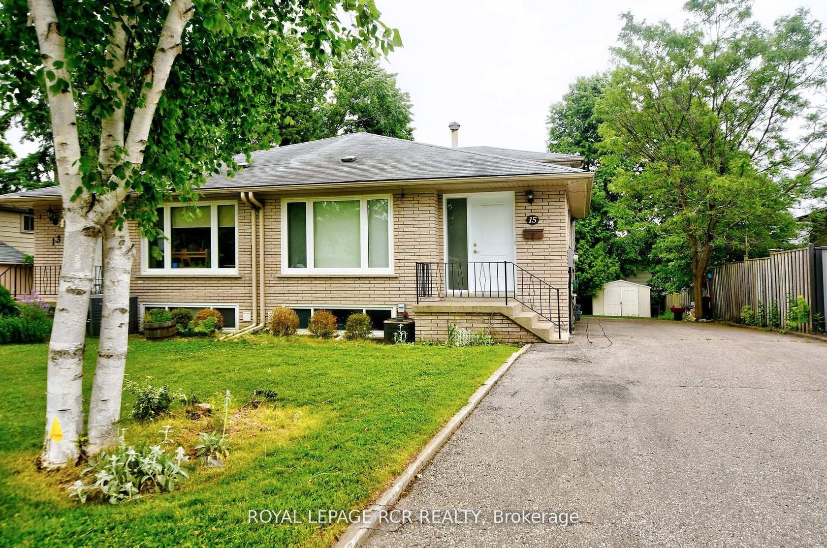 15 McDonald Drive, Aurora Heights, Aurora 