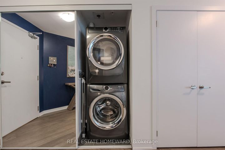 Photo 30 at 424 - 38 Howard Park Avenue, Roncesvalles, Toronto