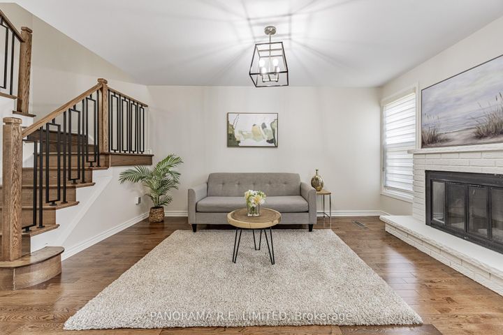 Photo 3 at 2915 Bramshaw Gardens, Meadowvale, Mississauga