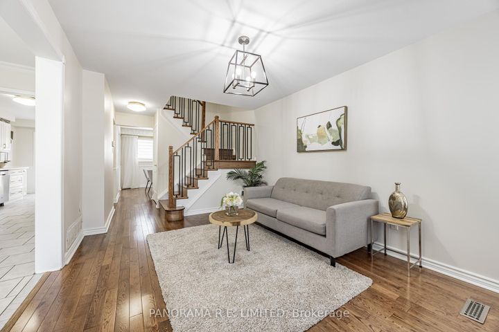Photo 4 at 2915 Bramshaw Gardens, Meadowvale, Mississauga