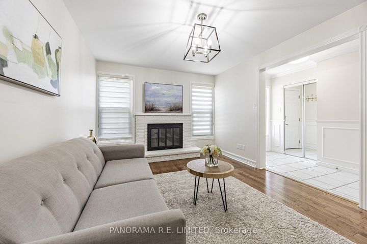 Photo 5 at 2915 Bramshaw Gardens, Meadowvale, Mississauga