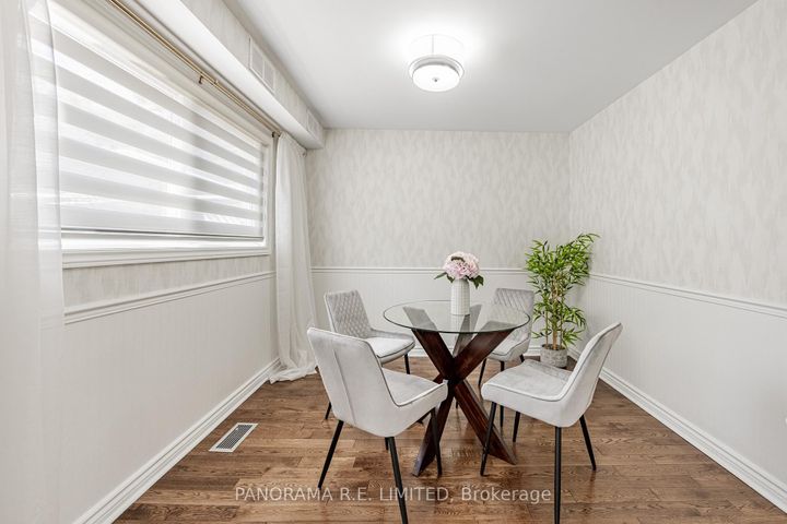 Photo 6 at 2915 Bramshaw Gardens, Meadowvale, Mississauga