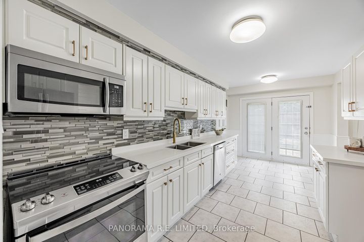 Photo 9 at 2915 Bramshaw Gardens, Meadowvale, Mississauga