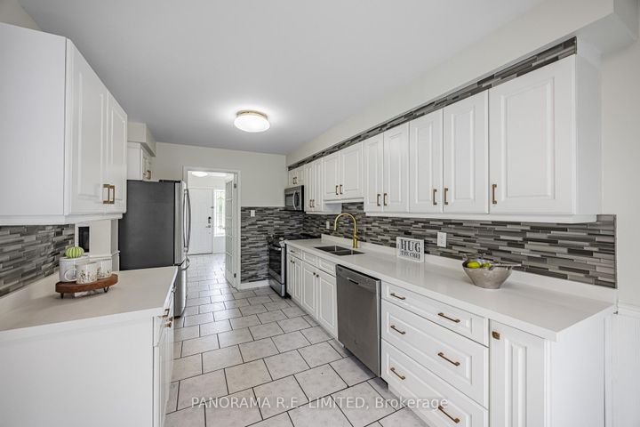 Photo 10 at 2915 Bramshaw Gardens, Meadowvale, Mississauga