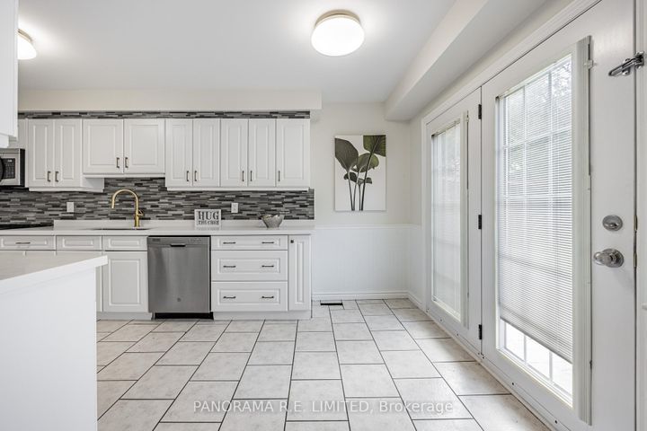 Photo 11 at 2915 Bramshaw Gardens, Meadowvale, Mississauga