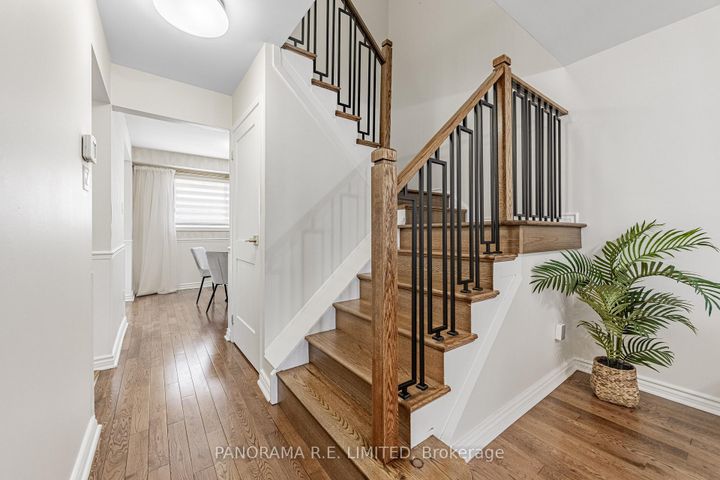 Photo 13 at 2915 Bramshaw Gardens, Meadowvale, Mississauga