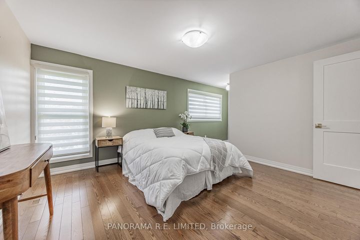 Photo 16 at 2915 Bramshaw Gardens, Meadowvale, Mississauga