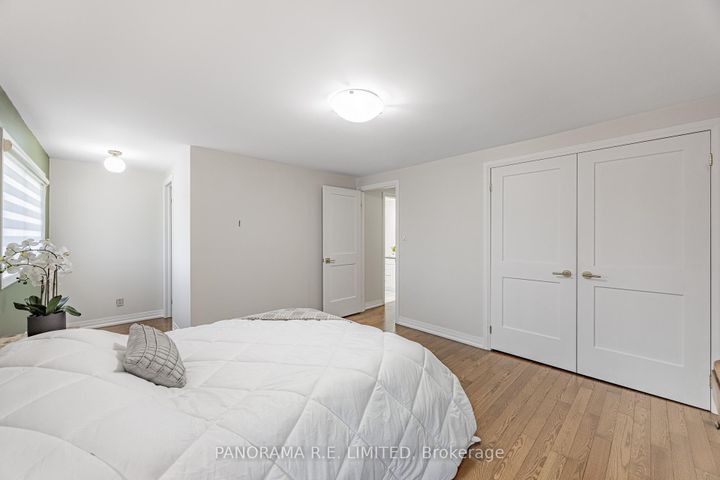 Photo 17 at 2915 Bramshaw Gardens, Meadowvale, Mississauga