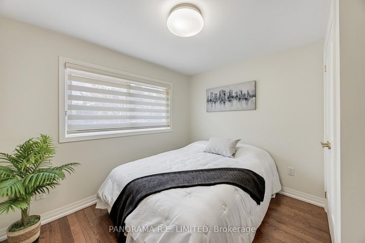 Photo 20 at 2915 Bramshaw Gardens, Meadowvale, Mississauga