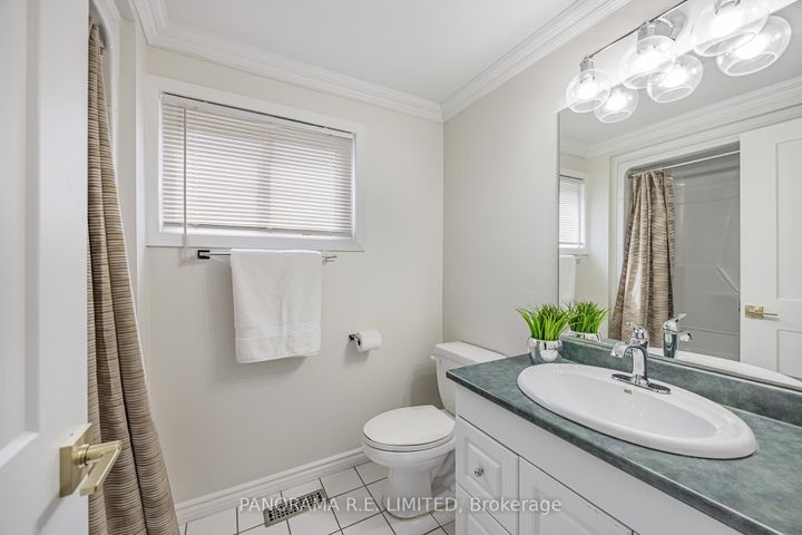 Photo 21 at 2915 Bramshaw Gardens, Meadowvale, Mississauga