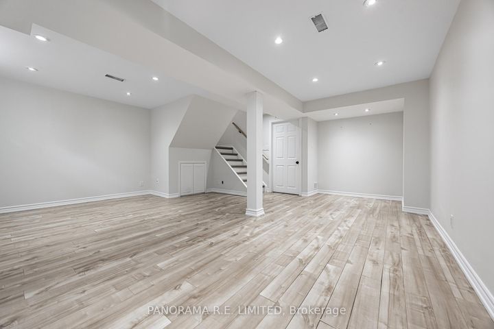 Photo 22 at 2915 Bramshaw Gardens, Meadowvale, Mississauga