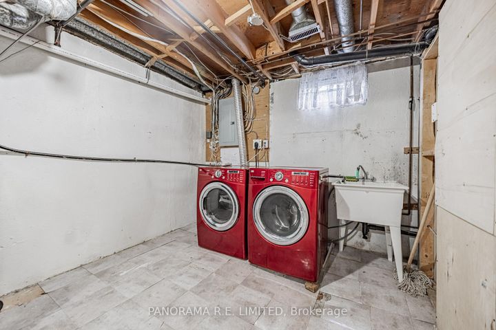 Photo 24 at 2915 Bramshaw Gardens, Meadowvale, Mississauga