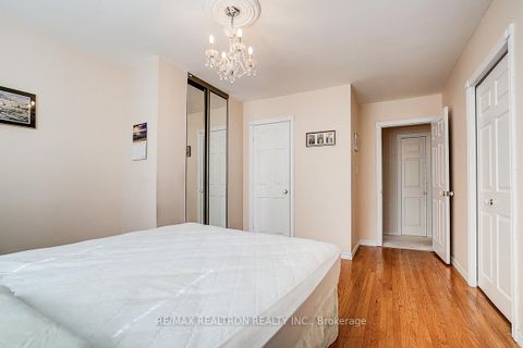 Photo 13 at 9 Eastlea Crescent, L'Amoreaux, Toronto