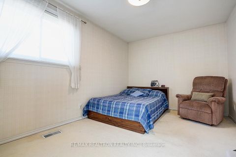Photo 14 at 9 Eastlea Crescent, L'Amoreaux, Toronto