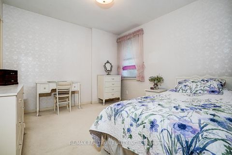 Photo 15 at 9 Eastlea Crescent, L'Amoreaux, Toronto