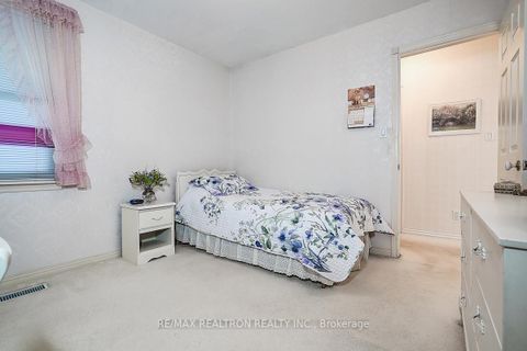 Photo 16 at 9 Eastlea Crescent, L'Amoreaux, Toronto