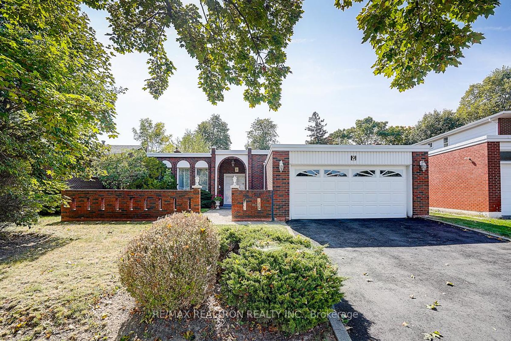 9 Eastlea Crescent, L'Amoreaux, Toronto by Alessia Polo 9 Eastlea Crescent, L'Amoreaux, Toronto