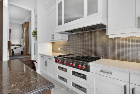 Photo 7 at 10 Annsleywood Court, Kleinburg, Vaughan