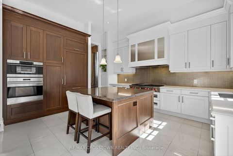 Photo 9 at 10 Annsleywood Court, Kleinburg, Vaughan