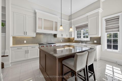 Photo 10 at 10 Annsleywood Court, Kleinburg, Vaughan