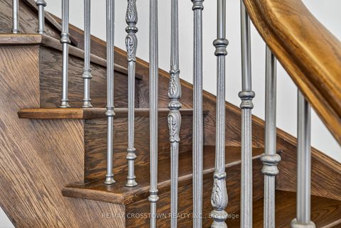 Photo 17 at 10 Annsleywood Court, Kleinburg, Vaughan