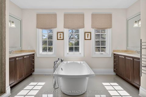 Photo 25 at 10 Annsleywood Court, Kleinburg, Vaughan