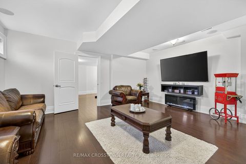 Photo 38 at 10 Annsleywood Court, Kleinburg, Vaughan