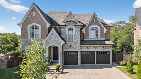 Photo 47 at 10 Annsleywood Court, Kleinburg, Vaughan
