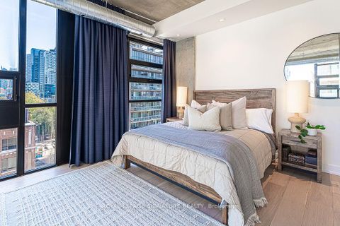 Photo 11 at 705 - 60 Bathurst Street, Niagara, Toronto