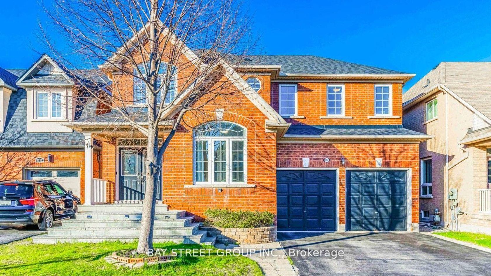2292 Blue Oak Circle, WM Westmount, Oakville by Alessia Polo 2292 Blue Oak Circle, WM Westmount, Oakville