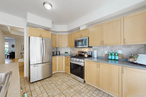 Photo 11 at 76 Westbury Court, Westbrook, Richmond Hill