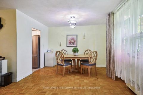 Photo 7 at 203 - 100 Coe Hill Drive, Swansea, Toronto