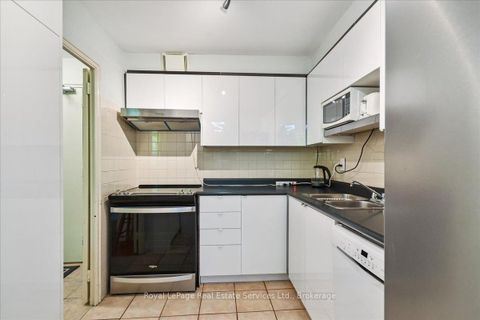 Photo 11 at 203 - 100 Coe Hill Drive, Swansea, Toronto