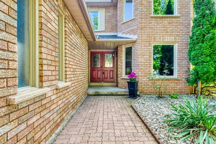 Photo 1 at 1366 Fieldcrest Lane, GA Glen Abbey, Oakville