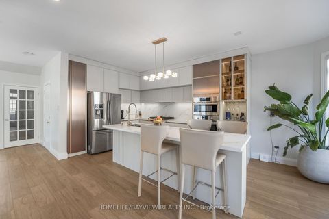Photo 6 at 14 Montcalm Boulevard, Vellore Village, Vaughan