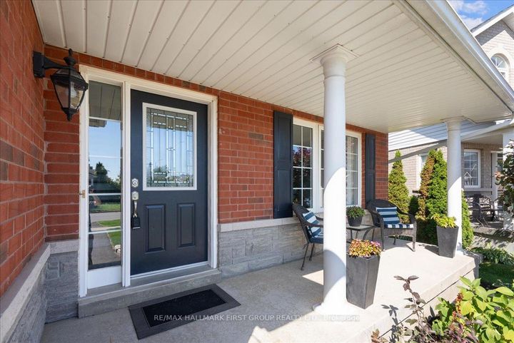 Photo 3 at 536 Woodmount Crescent, Samac, Oshawa