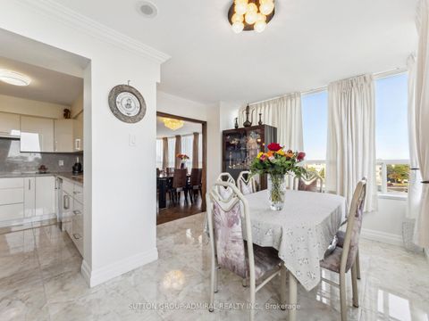 Photo 13 at 604 - 7 Townsgate Drive, Yorkhill, Vaughan