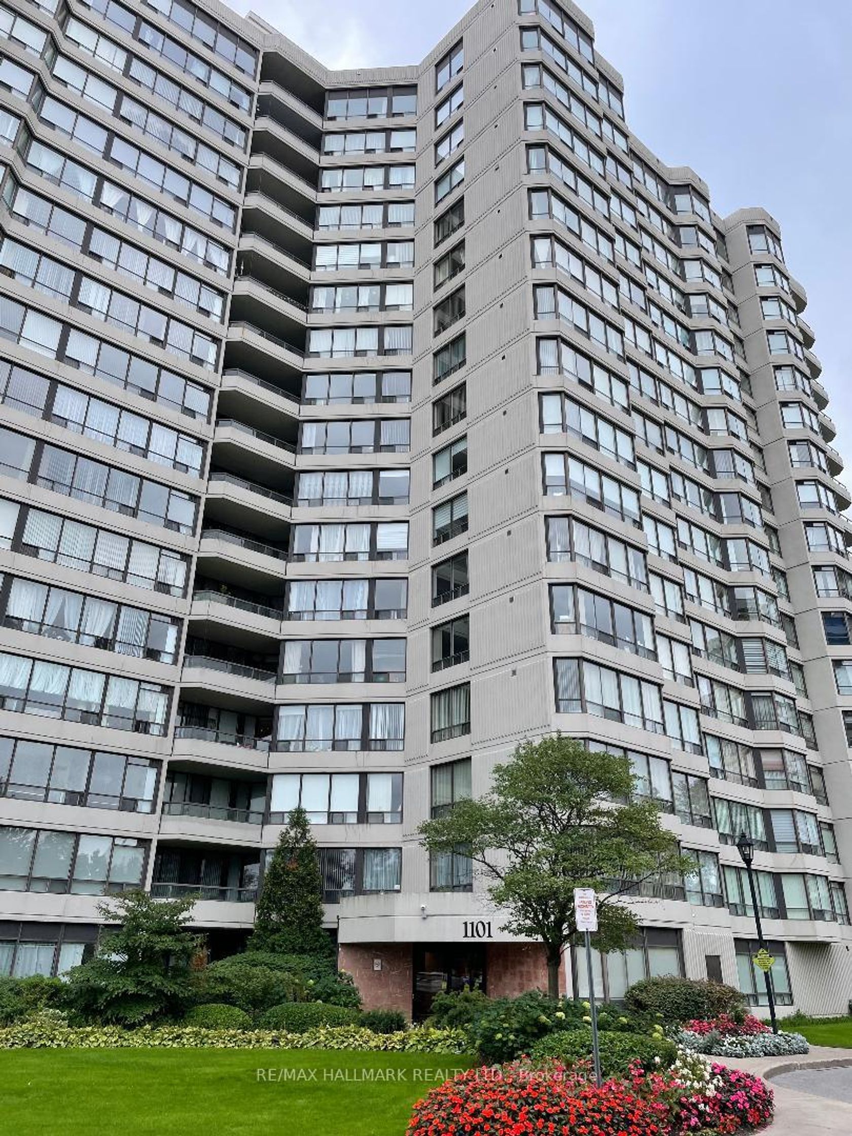 209 - 1101 Steeles Avenue W, Branson, Toronto 