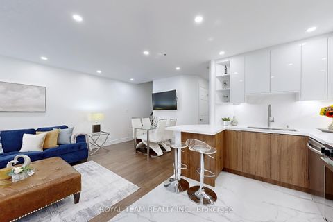 Photo 8 at 57 - 151 Townsgate Drive, Yorkhill, Vaughan