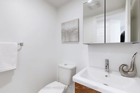 Photo 11 at 57 - 151 Townsgate Drive, Yorkhill, Vaughan