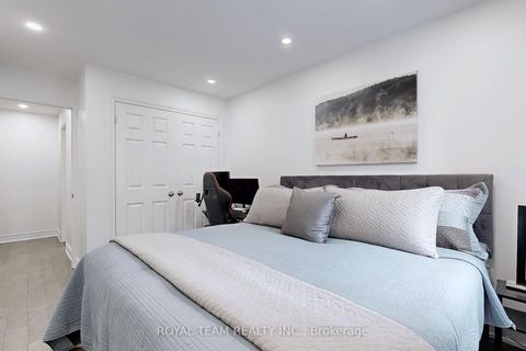 Photo 13 at 57 - 151 Townsgate Drive, Yorkhill, Vaughan