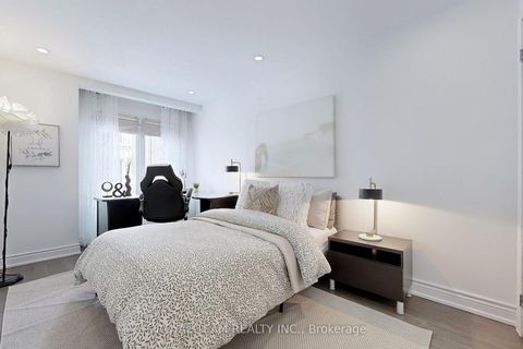 Photo 14 at 57 - 151 Townsgate Drive, Yorkhill, Vaughan