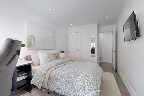 Photo 15 at 57 - 151 Townsgate Drive, Yorkhill, Vaughan