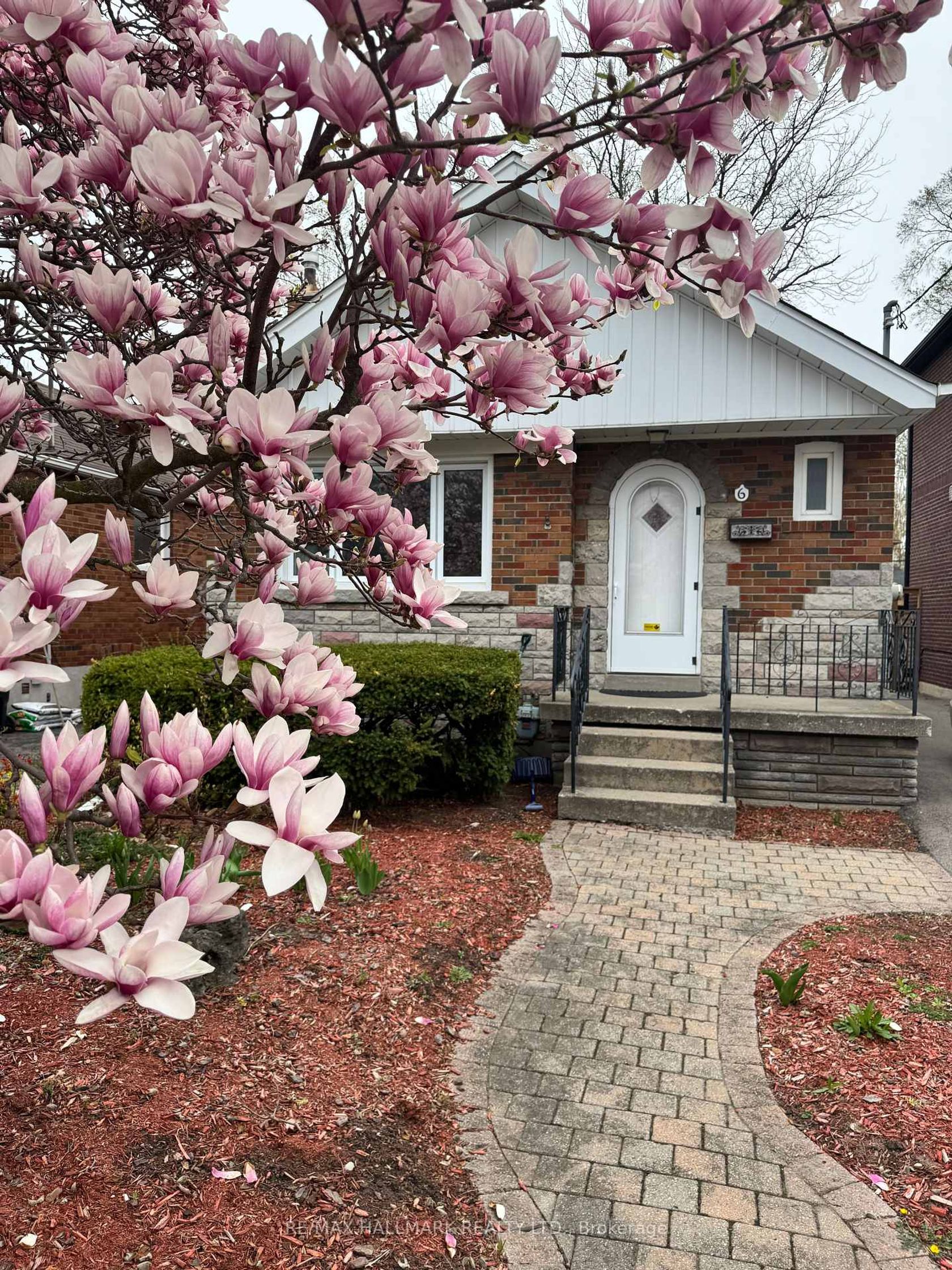6 Athlone Road, East York, Toronto 