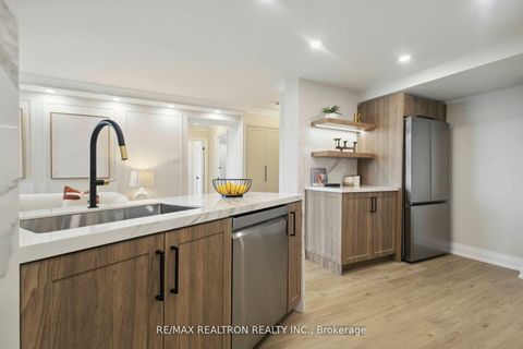Photo 14 at 1604 - 7250 Yonge Street, Yorkhill, Vaughan
